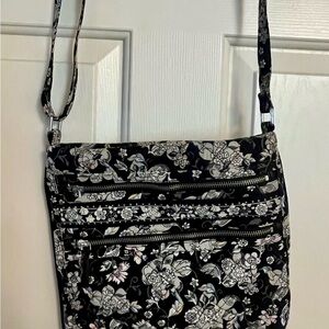 Vera Bradley crossbody hipster, black&white floral